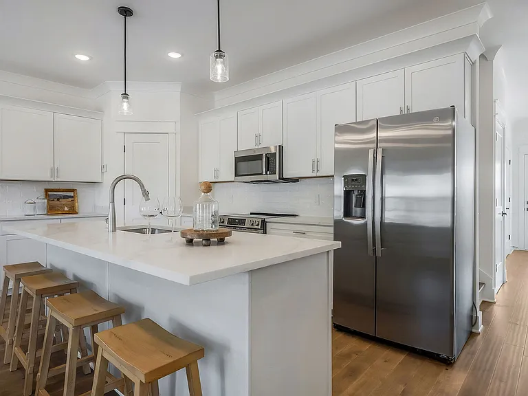 213 S High St — Photo 16