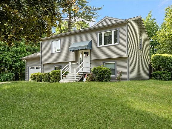 2nd image of 40 Red Oak Dr