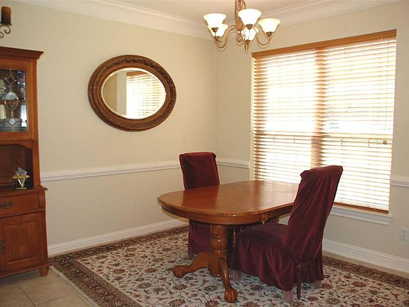 3rd image of 202 W Castle Harbour Dr