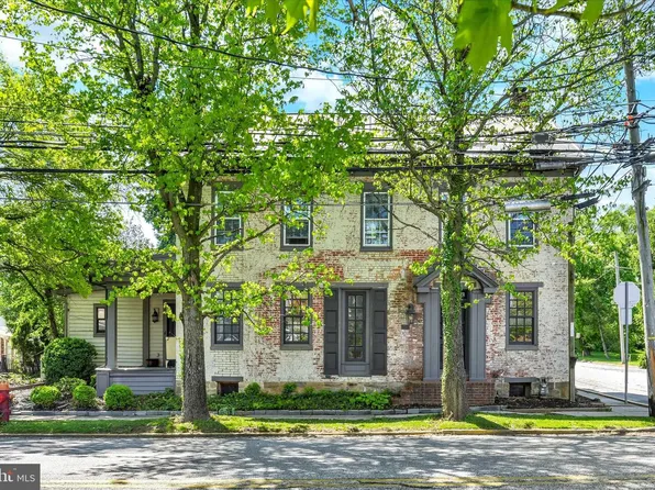 221 Lincoln Way W, New Oxford, PA 17350