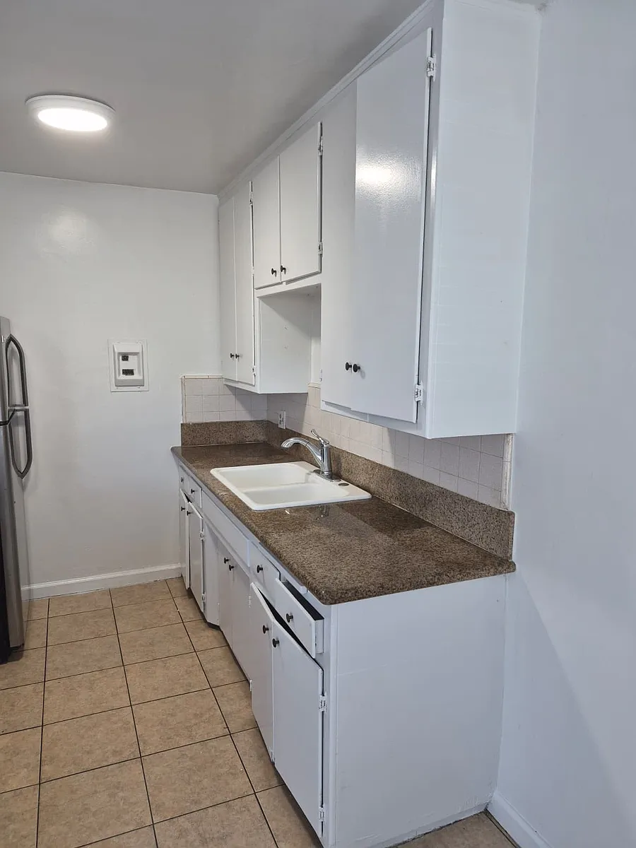 Building Photo - 1120 W Florence Ave #2