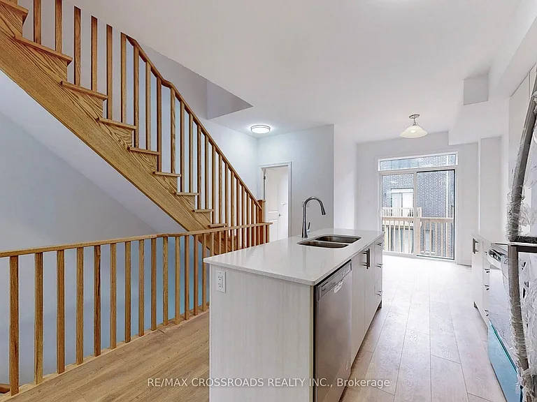 781 Kootenay Path — Photo 10