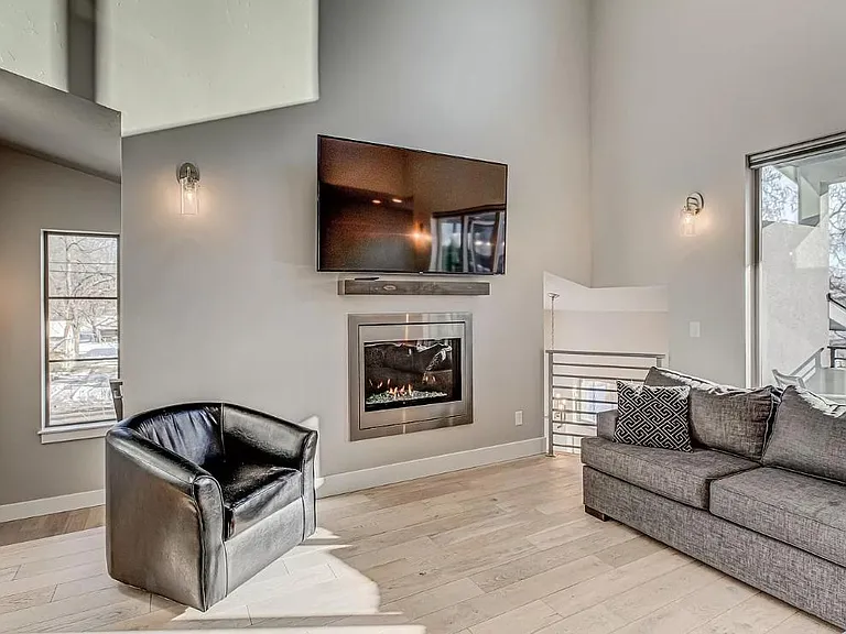 6416 W Glencrest Ln — Photo 6