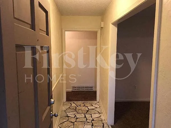 3 bed, 2.0 bath, 1470 sqft, $1,455 — Photo 2