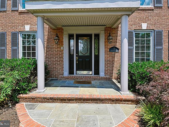 3rd image of 22 Locustwood Ct