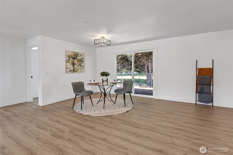 5th image of 16221 75th Street E