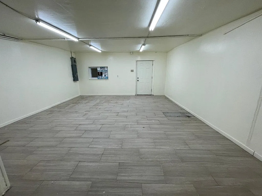Studio, $800 — Photo 1