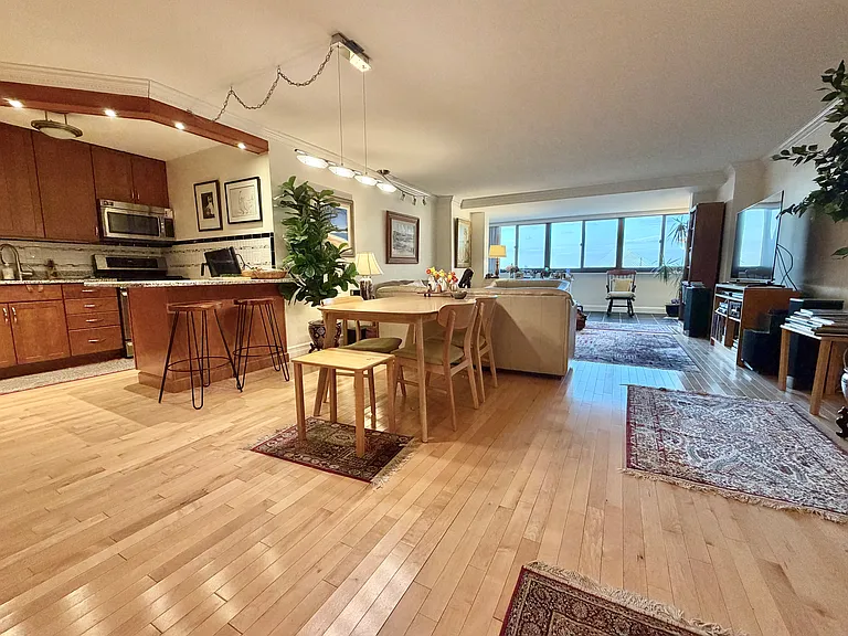 2 Hawthorne Pl #15D — Photo 5