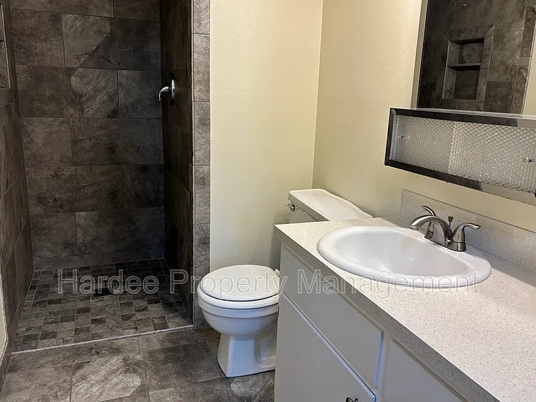 2106 N 33rd St — Photo 19