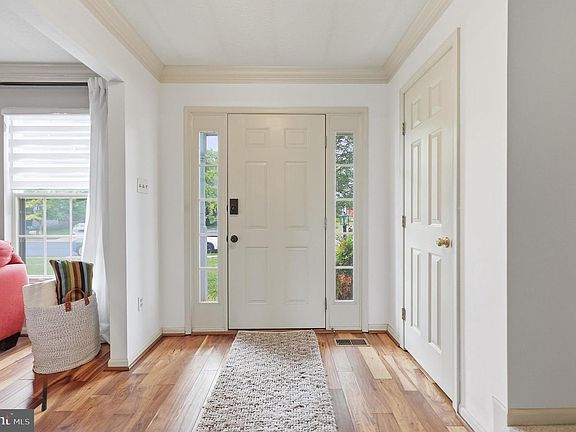 3rd image of 9059 Allington Manor Cir W