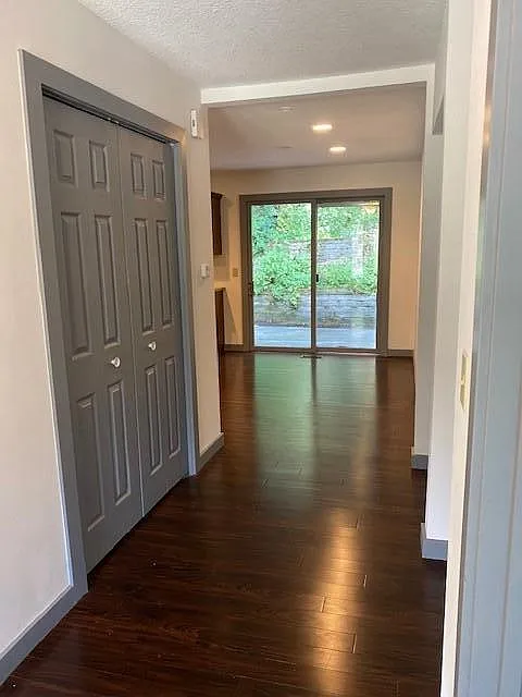 5 bed, 3300 sqft, $4,200 — Photo 4