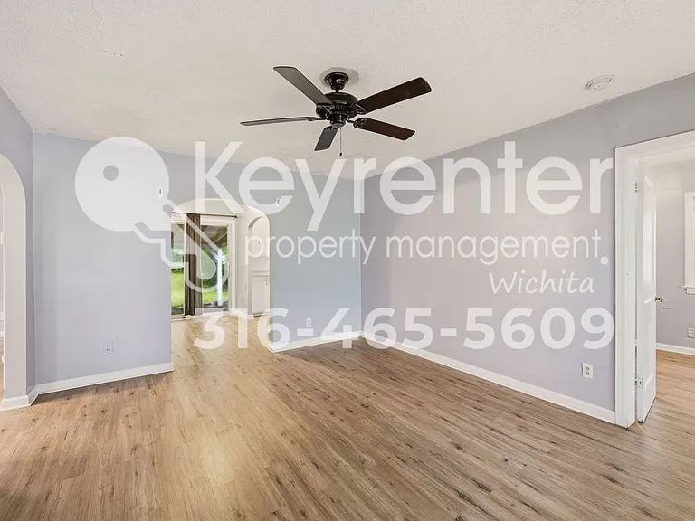 915 N Harding Ave — Photo 6