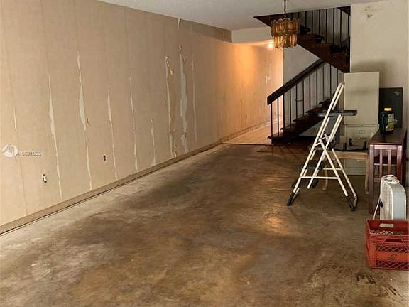 3rd image of 6011 N Bayshore Dr APT 8-D
