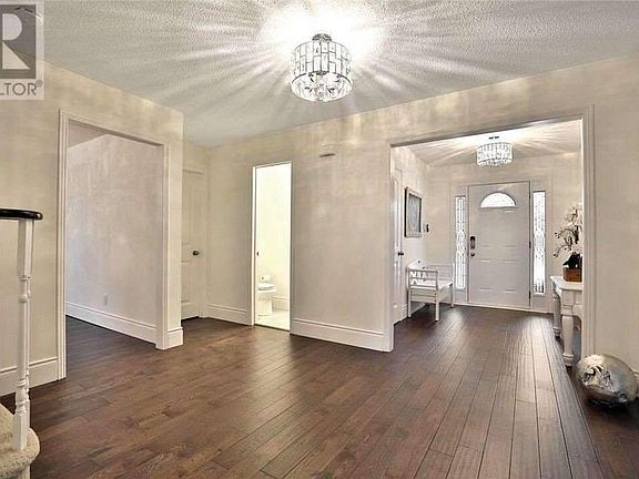 4th image of 221 Old Orchard Cir