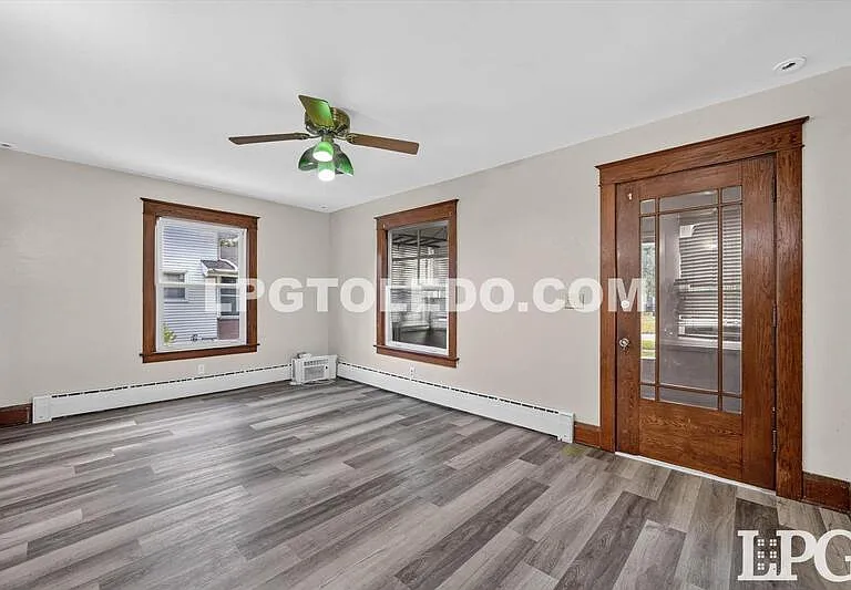 3822 Lockwood Ave — Photo 9