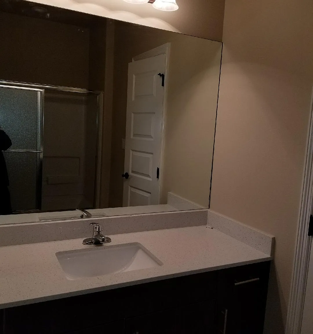 3 bed, 1000 sqft, $1,050 — Photo 2