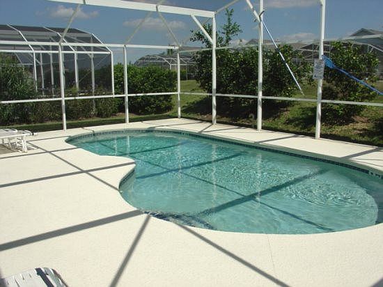 TM4P224TC-private-pool-area