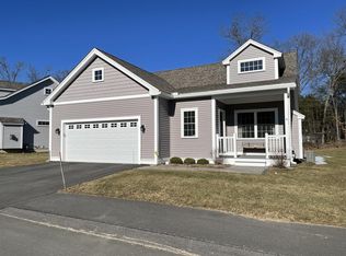 4 Townsend Pl, Merrimack, NH 03054