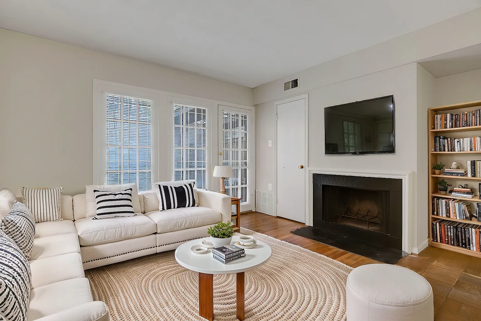 One Month Free Rent! — Photo 1