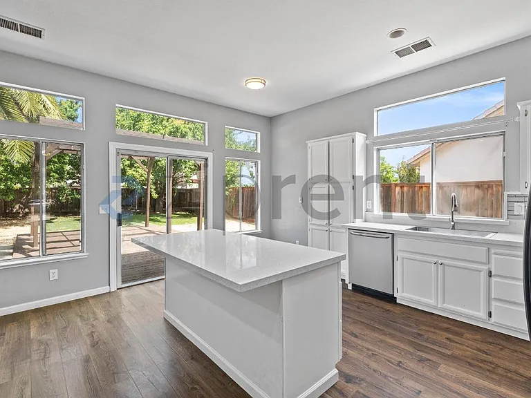 4764 Brookside Cir — Photo 10