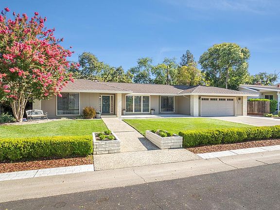 3rd image of 44266 N El Macero Dr