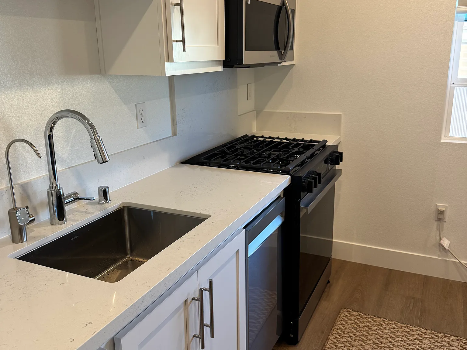 1 bed, 580 sqft, $2,000 — Photo 3