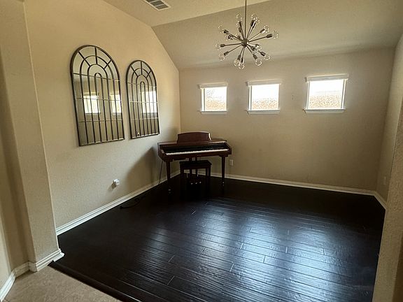 3rd image of 7711 Huddleston Ln