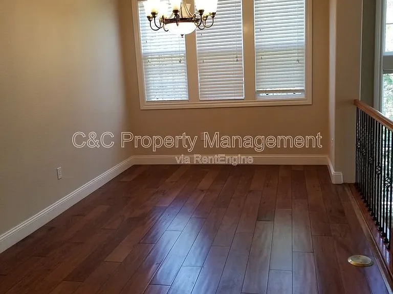 3687 Whitworth Dr — Photo 5