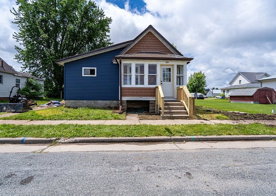 1st image of 215 S Gillespie Avenue