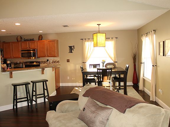 3rd image of 1061 Ardmore St