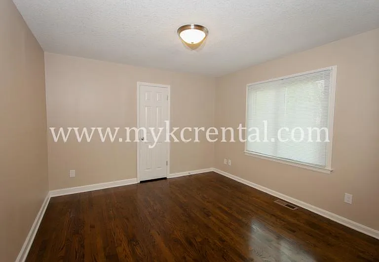 5329 Linden St — Photo 6