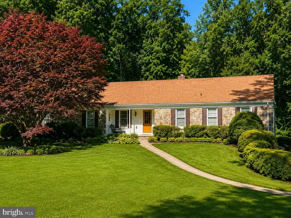 13608 Royal Crest Rd, Phoenix, MD 21131