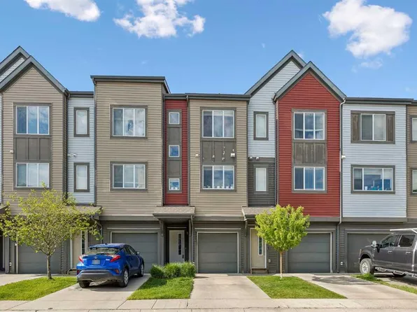 213 Copperpond Vlg SE, Calgary, AB T2Z 5B9