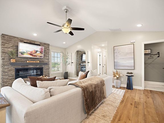 5th image of 432 Windemere Way