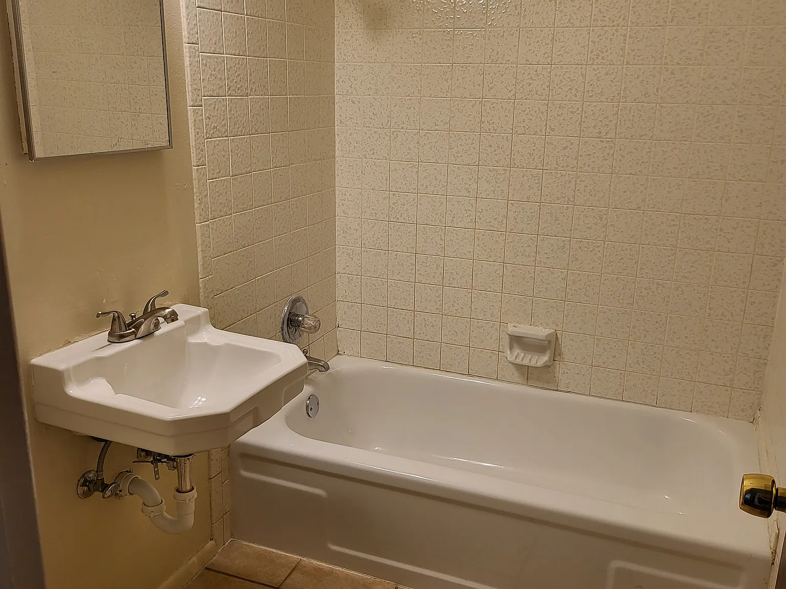2 bed, 920 sqft, $975 — Photo 3