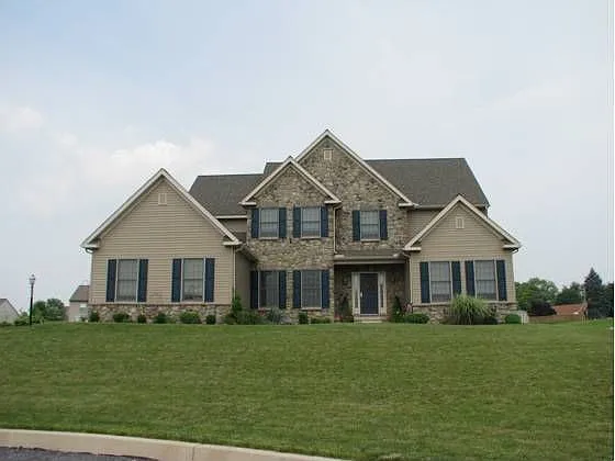 2420 Oakmont Rd photo 1