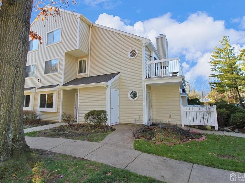 1st image of 17 Deerberry Ln