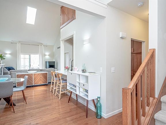 2nd image of 2044 Liberty Hts