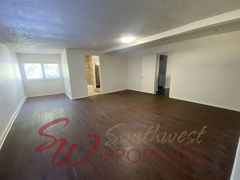 480 N Clinton St — Photo 7