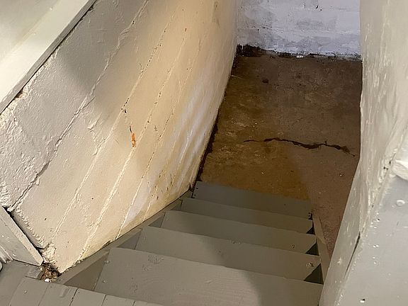 5th image of 220 W Willow St