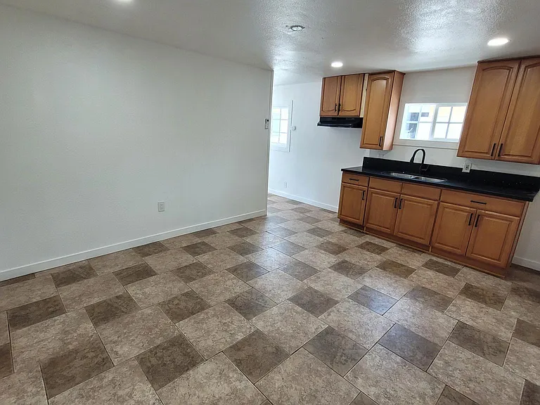 2729 Independence Ave #F — Photo 3