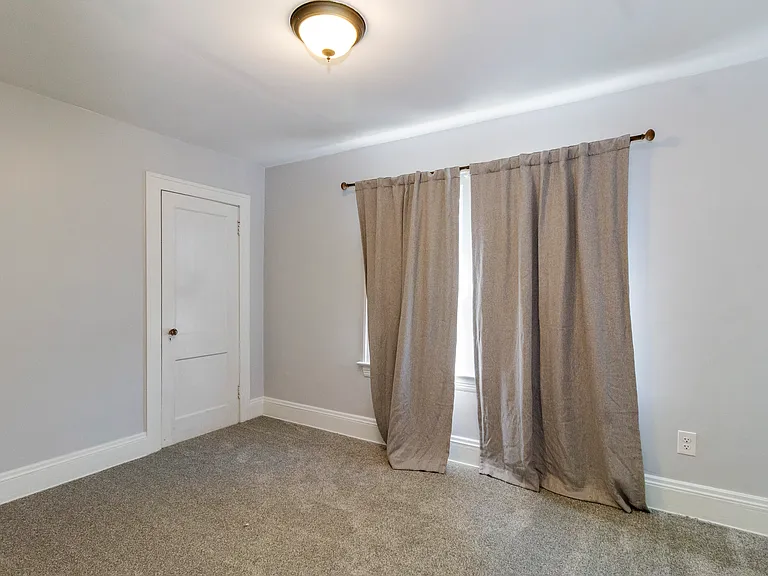 2084 Wascana Ave — Photo 11