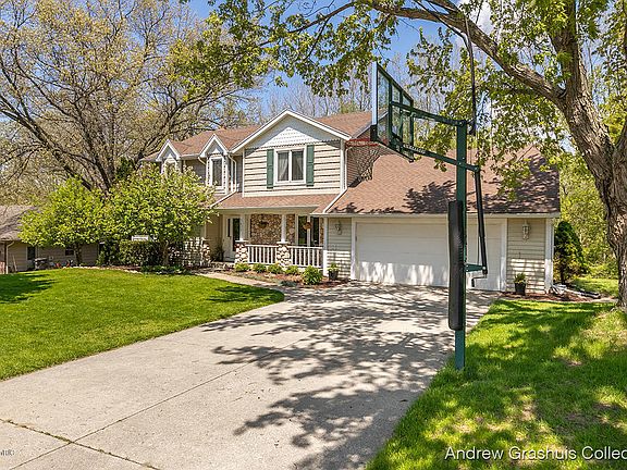 2nd image of 7619 Aspenwood Dr SE