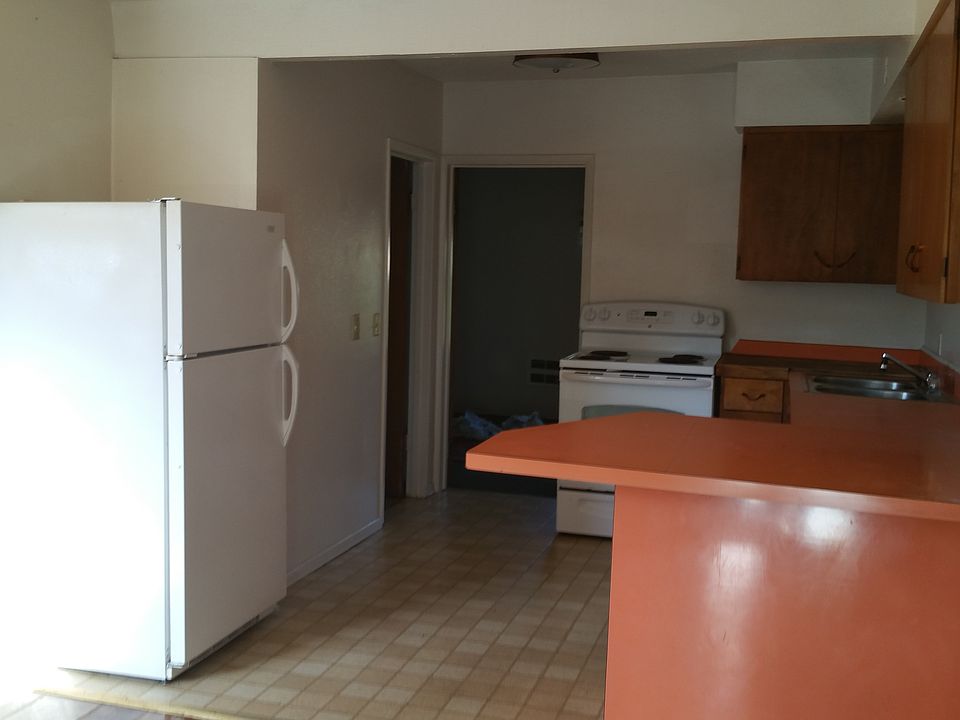 2nd image of 227 S Empire Blvd