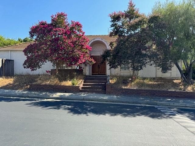 1st image of 1312 Mountain Quail Cir