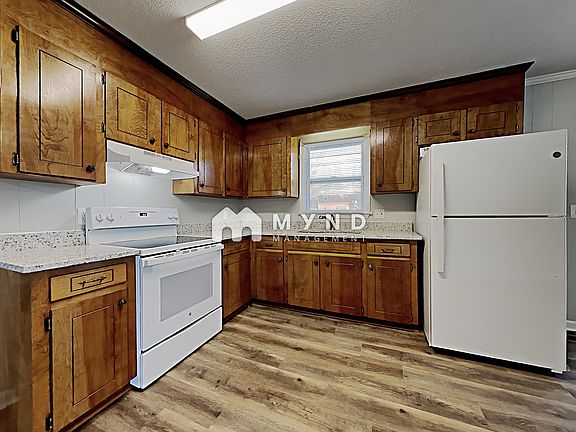 3rd image of 110 Lois Ct