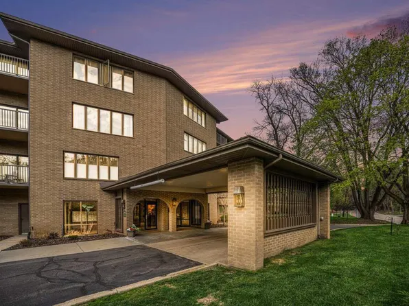 4040 Greenleaf Cir APT 302, Kalamazoo, MI 49008