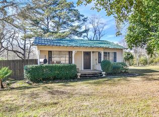 880 Acr 421, Palestine, TX 75803