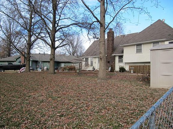 Large, Fenced, Family Friendly Back Yard