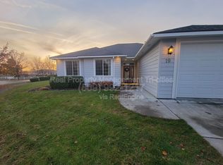 19 Jasmine Ln, Pasco, WA 99301